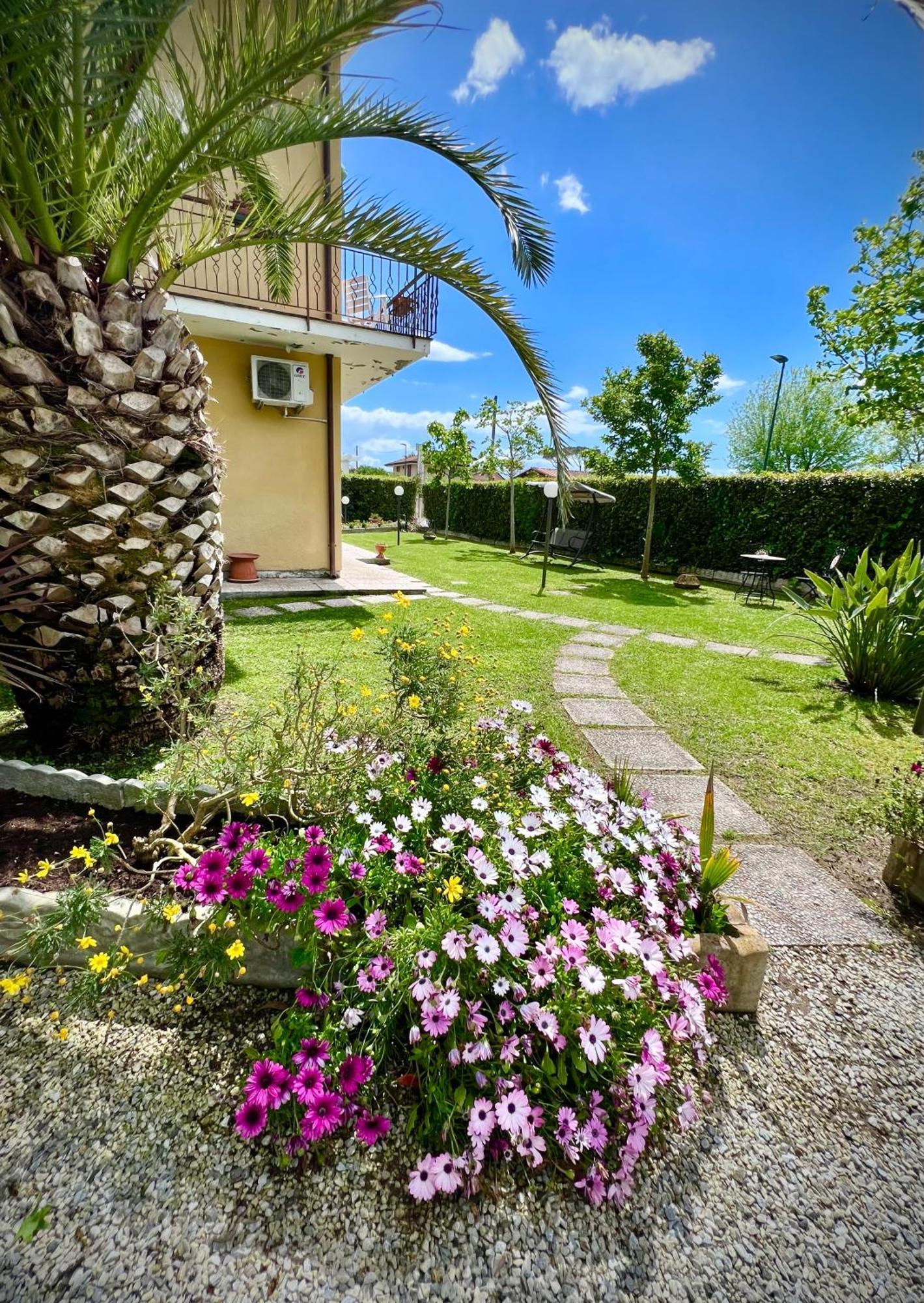 Bed&Breakfast Villa Lorena Forte dei Marmi Exterior foto