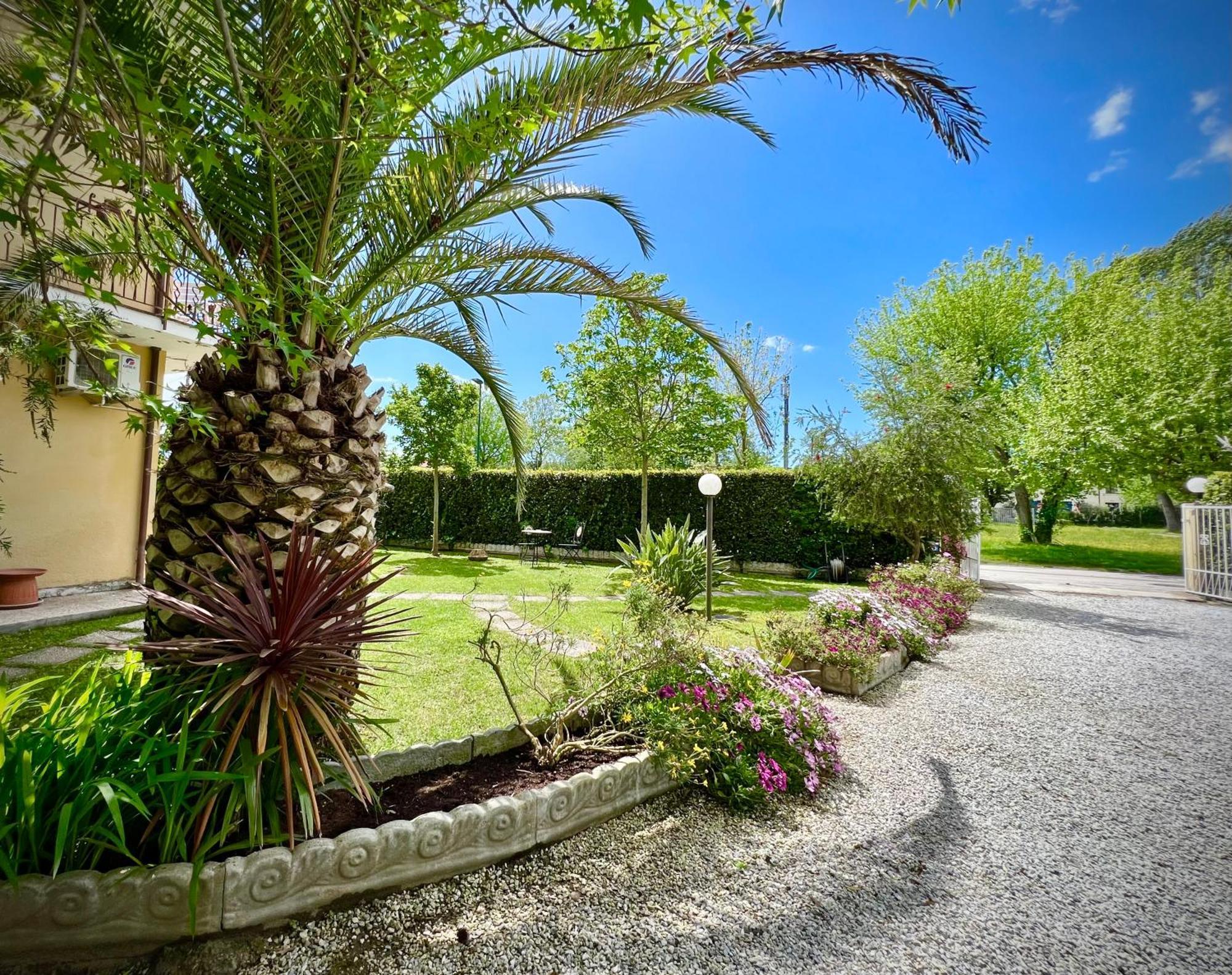 Bed&Breakfast Villa Lorena Forte dei Marmi Exterior foto